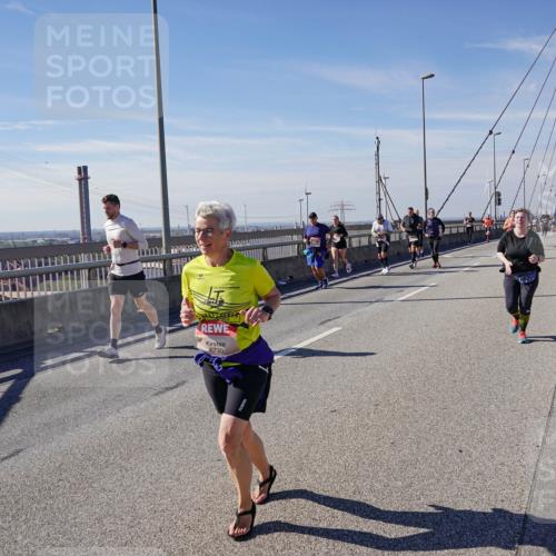 03.10.2025 - Köhlbrandbrückenlauf Michael Burmester http://msf.ph/oto/9110131 03.10.2025 12:52:31 Position 2 6730 meine-sportfotos.de