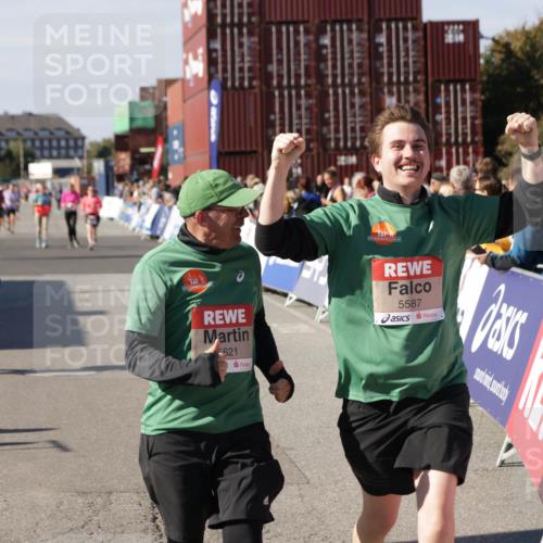 03.10.2025 - Köhlbrandbrückenlauf Jannik Wohlers http://msf.ph/oto/9110136 03.10.2025 13:29:58 Ziel 4459, 4714, 4825, 5333, 5369, 5574, 5587, 5621, 5930, 5944, 6066, 6234, 6570, 6698 meine-sportfotos.de