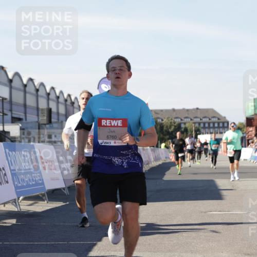 03.10.2025 - Köhlbrandbrückenlauf Jannik Wohlers http://msf.ph/oto/9110139 03.10.2025 13:00:17 Ziel 4020, 4192, 4250, 4261, 6097, 6203, 6236, 6707, 6760, 6798 meine-sportfotos.de