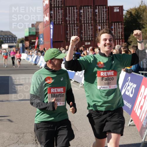03.10.2025 - Köhlbrandbrückenlauf Jannik Wohlers http://msf.ph/oto/9110142 03.10.2025 13:29:58 Ziel 4459, 4714, 4825, 5333, 5369, 5574, 5587, 5621, 5930, 5944, 6066, 6234, 6570, 6698 meine-sportfotos.de