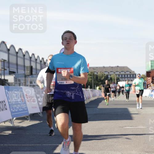 03.10.2025 - Köhlbrandbrückenlauf Jannik Wohlers http://msf.ph/oto/9110145 03.10.2025 13:00:17 Ziel 4020, 4192, 4250, 4261, 6097, 6203, 6236, 6707, 6760, 6798 meine-sportfotos.de