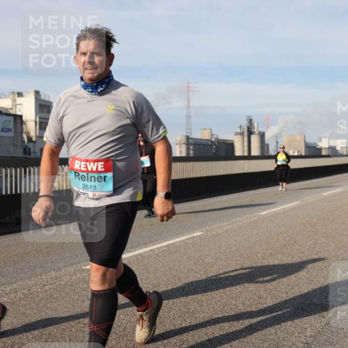 03.10.2025 - Köhlbrandbrückenlauf Lena Gebhardt http://msf.ph/oto/9110146 03.10.2025 10:14:55 Position 2 2612, 2613 meine-sportfotos.de