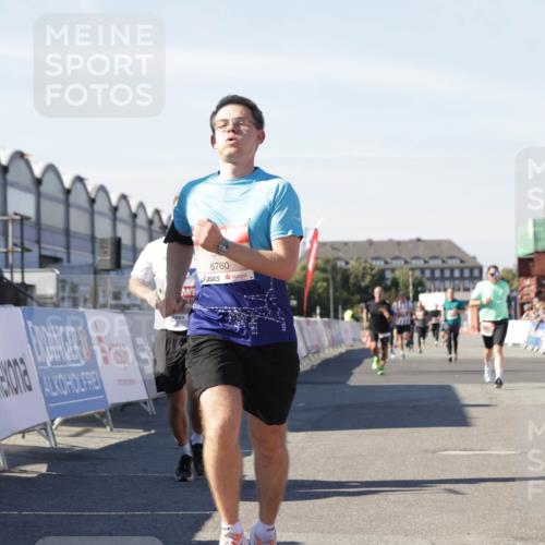 03.10.2025 - Köhlbrandbrückenlauf Jannik Wohlers http://msf.ph/oto/9110152 03.10.2025 13:00:17 Ziel 4020, 4192, 4250, 4261, 6097, 6203, 6236, 6707, 6760, 6798 meine-sportfotos.de