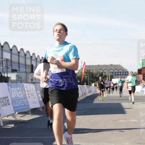 03.10.2025 - Köhlbrandbrückenlauf Jannik Wohlers http://msf.ph/oto/9110159 03.10.2025 13:00:17 Ziel 4020, 4192, 4250, 4261, 6097, 6203, 6236, 6707, 6760, 6798 meine-sportfotos.de