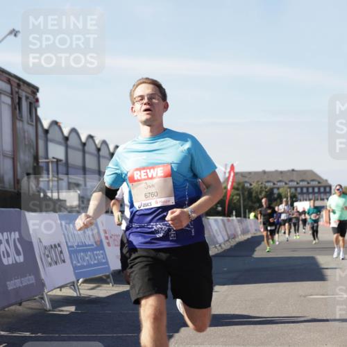 03.10.2025 - Köhlbrandbrückenlauf Jannik Wohlers http://msf.ph/oto/9110186 03.10.2025 13:00:17 Ziel 4020, 4192, 4250, 4261, 6097, 6203, 6236, 6707, 6760, 6798 meine-sportfotos.de