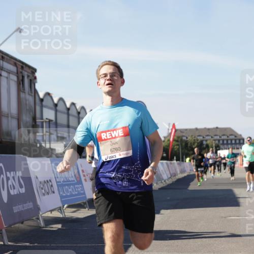 03.10.2025 - Köhlbrandbrückenlauf Jannik Wohlers http://msf.ph/oto/9110197 03.10.2025 13:00:17 Ziel 4020, 4192, 4250, 4261, 6097, 6203, 6236, 6707, 6760, 6798 meine-sportfotos.de
