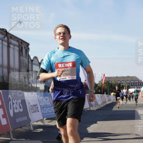 03.10.2025 - Köhlbrandbrückenlauf Jannik Wohlers http://msf.ph/oto/9110215 03.10.2025 13:00:18 Ziel 4020, 4192, 4250, 4261, 4275, 6097, 6203, 6236, 6707, 6760, 6798 meine-sportfotos.de