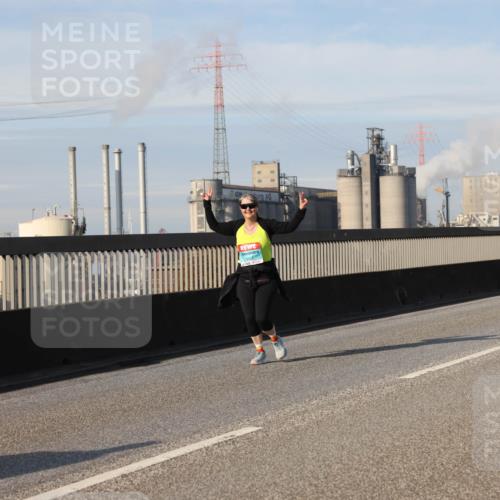 03.10.2025 - Köhlbrandbrückenlauf Lena Gebhardt http://msf.ph/oto/9110219 03.10.2025 10:14:58 Position 2 3456 meine-sportfotos.de