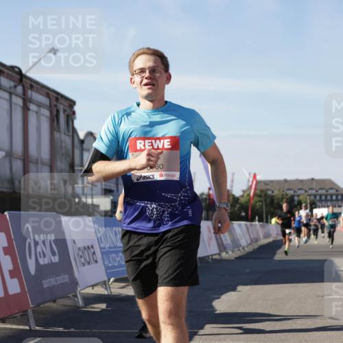 03.10.2025 - Köhlbrandbrückenlauf Jannik Wohlers http://msf.ph/oto/9110223 03.10.2025 13:00:18 Ziel 4020, 4192, 4250, 4261, 4275, 6097, 6203, 6236, 6707, 6760, 6798 meine-sportfotos.de