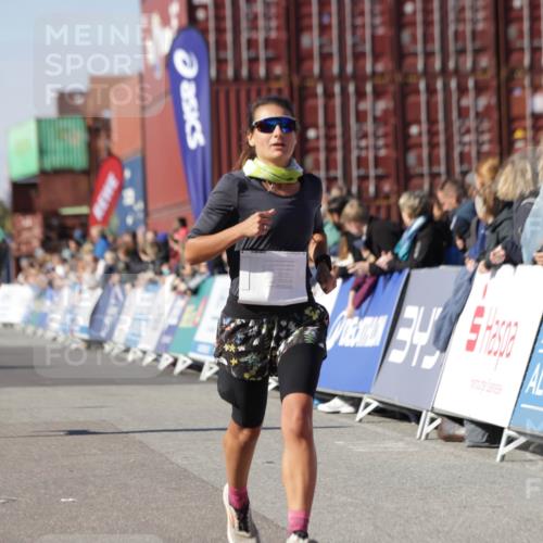 03.10.2025 - Köhlbrandbrückenlauf Jannik Wohlers http://msf.ph/oto/9110229 03.10.2025 13:00:19 Ziel 4020, 4192, 4250, 4275, 6097, 6203, 6236, 6707, 6760, 6798 meine-sportfotos.de