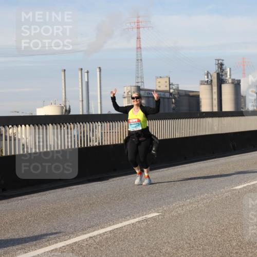 03.10.2025 - Köhlbrandbrückenlauf Lena Gebhardt http://msf.ph/oto/9110230 03.10.2025 10:14:58 Position 2 3456 meine-sportfotos.de