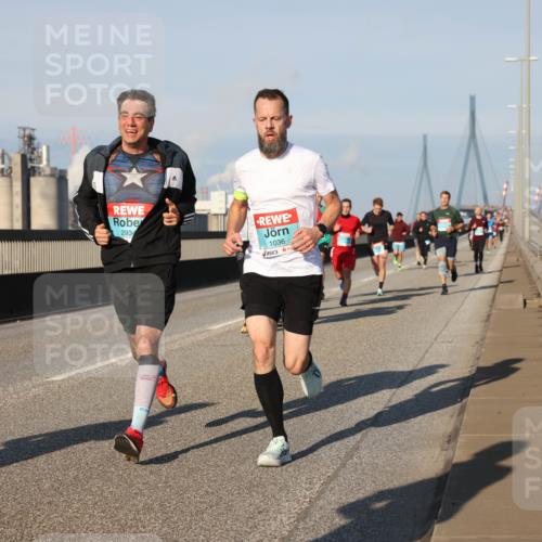 03.10.2025 - Köhlbrandbrückenlauf Lena Gebhardt http://msf.ph/oto/9110233 03.10.2025 09:41:34 Position 2 2934, 1036 meine-sportfotos.de