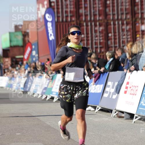 03.10.2025 - Köhlbrandbrückenlauf Jannik Wohlers http://msf.ph/oto/9110236 03.10.2025 13:00:19 Ziel 4020, 4192, 4250, 4275, 6097, 6203, 6236, 6707, 6760, 6798 meine-sportfotos.de