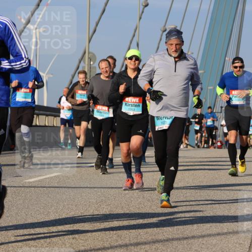 03.10.2025 - Köhlbrandbrückenlauf Strokosch-Dieckow http://msf.ph/oto/9110262 03.10.2025 09:41:58 Position 2 3066, 3830, 1353, 1073, 1132 meine-sportfotos.de