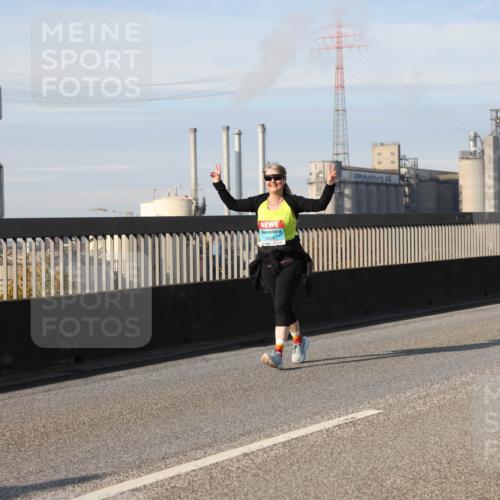 03.10.2025 - Köhlbrandbrückenlauf Lena Gebhardt http://msf.ph/oto/9110270 03.10.2025 10:14:59 Position 2 3456 meine-sportfotos.de
