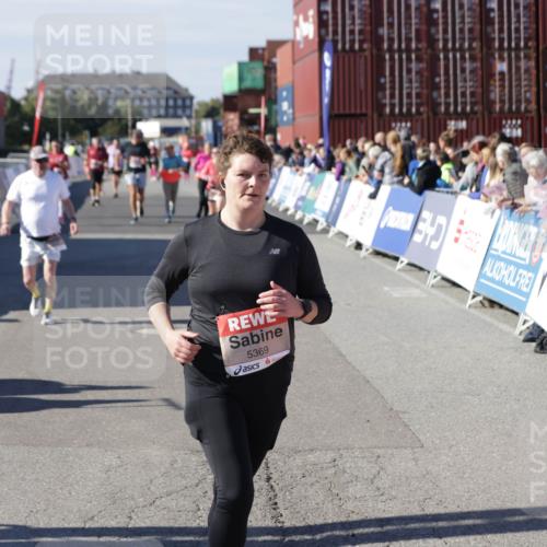 03.10.2025 - Köhlbrandbrückenlauf Jannik Wohlers http://msf.ph/oto/9110275 03.10.2025 13:30:01 Ziel 4459, 4825, 5369, 5398, 5587, 5621, 5930, 5944, 6234, 6570, 6698 meine-sportfotos.de