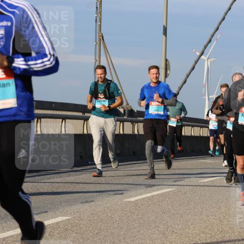 03.10.2025 - Köhlbrandbrückenlauf Strokosch-Dieckow http://msf.ph/oto/9110276 03.10.2025 09:42:00 Position 2 3066, 3830, 1353, 1073 meine-sportfotos.de