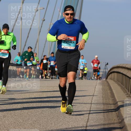 03.10.2025 - Köhlbrandbrückenlauf Strokosch-Dieckow http://msf.ph/oto/9110288 03.10.2025 09:42:01 Position 2 1560, 1091, 1132 meine-sportfotos.de