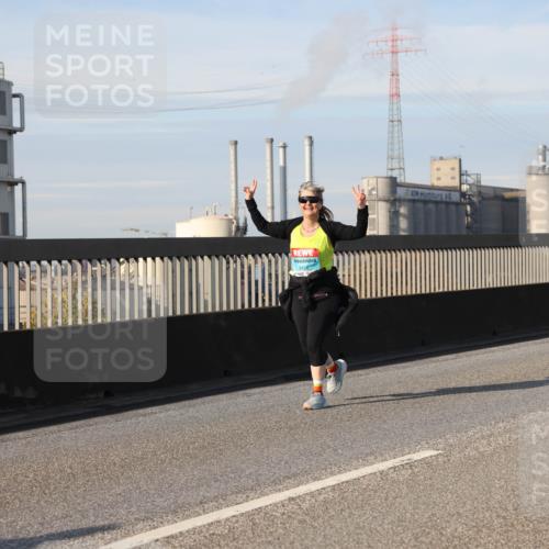 03.10.2025 - Köhlbrandbrückenlauf Lena Gebhardt http://msf.ph/oto/9110298 03.10.2025 10:14:59 Position 2 3456 meine-sportfotos.de