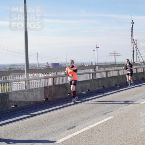 03.10.2025 - Köhlbrandbrückenlauf Michael Burmester http://msf.ph/oto/9110299 03.10.2025 12:52:42 Position 2 4379 meine-sportfotos.de
