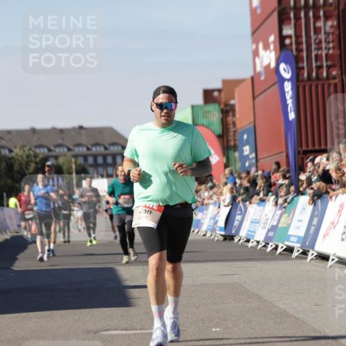 03.10.2025 - Köhlbrandbrückenlauf Jannik Wohlers http://msf.ph/oto/9110301 03.10.2025 13:00:21 Ziel 4020, 4163, 4192, 4250, 4275, 6203, 6236, 6707, 6714, 6760, 6798 meine-sportfotos.de