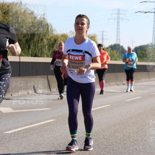 03.10.2025 - Köhlbrandbrückenlauf Strokosch-Dieckow http://msf.ph/oto/9110303 03.10.2025 12:28:34 Position 3 5316, 5295 meine-sportfotos.de