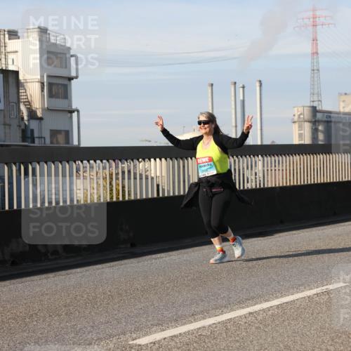03.10.2025 - Köhlbrandbrückenlauf Lena Gebhardt http://msf.ph/oto/9110310 03.10.2025 10:14:59 Position 2 3456 meine-sportfotos.de