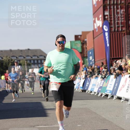 03.10.2025 - Köhlbrandbrückenlauf Jannik Wohlers http://msf.ph/oto/9110322 03.10.2025 13:00:21 Ziel 4020, 4163, 4192, 4250, 4275, 6203, 6236, 6707, 6714, 6760, 6798 meine-sportfotos.de