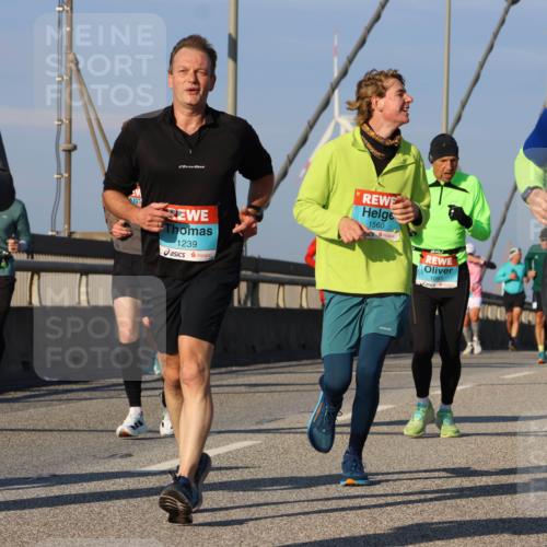 03.10.2025 - Köhlbrandbrückenlauf Strokosch-Dieckow http://msf.ph/oto/9110326 03.10.2025 09:42:03 Position 2 1308, 1239, 1560, 1091, 1132 meine-sportfotos.de