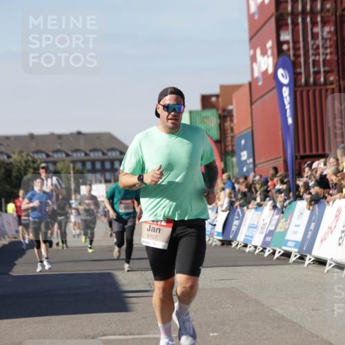03.10.2025 - Köhlbrandbrückenlauf Jannik Wohlers http://msf.ph/oto/9110334 03.10.2025 13:00:21 Ziel 4020, 4163, 4192, 4250, 4275, 6203, 6236, 6707, 6714, 6760, 6798 meine-sportfotos.de