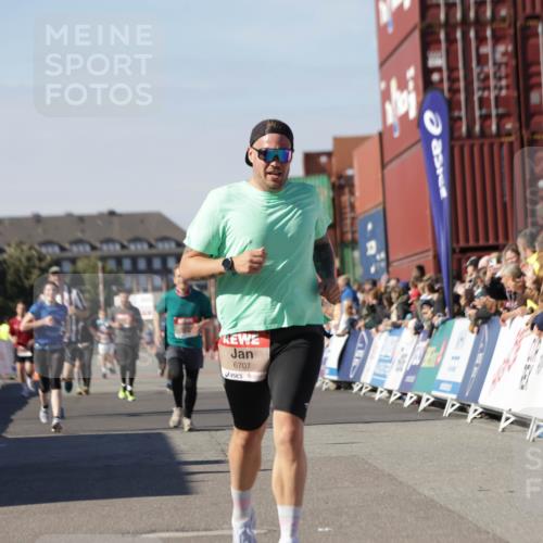 03.10.2025 - Köhlbrandbrückenlauf Jannik Wohlers http://msf.ph/oto/9110340 03.10.2025 13:00:21 Ziel 4020, 4163, 4192, 4250, 4275, 6203, 6236, 6707, 6714, 6760, 6798 meine-sportfotos.de