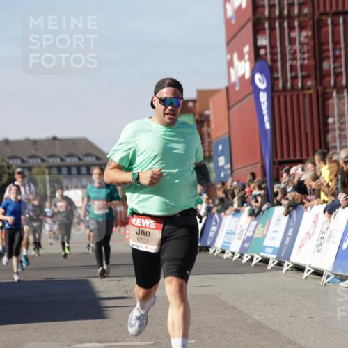 03.10.2025 - Köhlbrandbrückenlauf Jannik Wohlers http://msf.ph/oto/9110352 03.10.2025 13:00:21 Ziel 4020, 4163, 4192, 4250, 4275, 6203, 6236, 6707, 6714, 6760, 6798 meine-sportfotos.de
