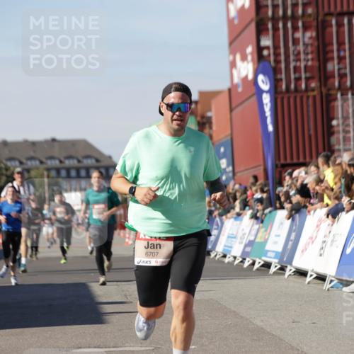03.10.2025 - Köhlbrandbrückenlauf Jannik Wohlers http://msf.ph/oto/9110359 03.10.2025 13:00:21 Ziel 4020, 4163, 4192, 4250, 4275, 6203, 6236, 6707, 6714, 6760, 6798 meine-sportfotos.de