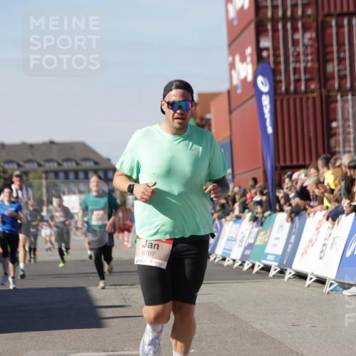 03.10.2025 - Köhlbrandbrückenlauf Jannik Wohlers http://msf.ph/oto/9110365 03.10.2025 13:00:22 Ziel 4020, 4163, 4250, 4275, 6236, 6490, 6707, 6714, 6760, 6798 meine-sportfotos.de