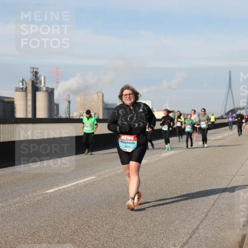 03.10.2025 - Köhlbrandbrückenlauf Lena Gebhardt http://msf.ph/oto/9110378 03.10.2025 10:15:07 Position 2 3319 meine-sportfotos.de