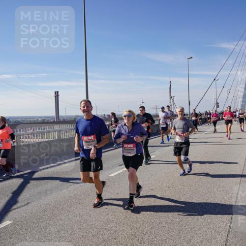03.10.2025 - Köhlbrandbrückenlauf Michael Burmester http://msf.ph/oto/9110381 03.10.2025 12:52:45 Position 2 4379 meine-sportfotos.de