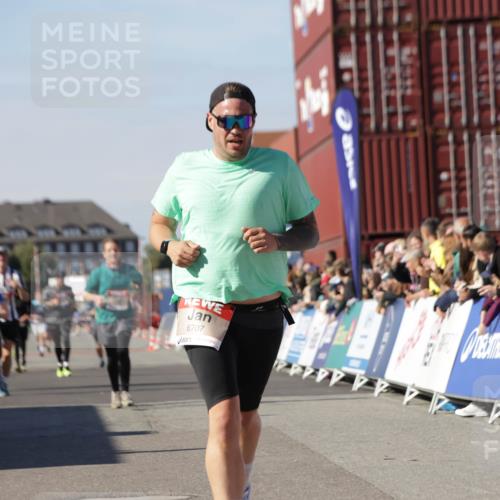 03.10.2025 - Köhlbrandbrückenlauf Jannik Wohlers http://msf.ph/oto/9110386 03.10.2025 13:00:22 Ziel 4020, 4163, 4250, 4275, 6236, 6490, 6707, 6714, 6760, 6798 meine-sportfotos.de