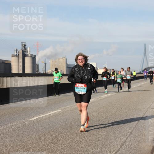 03.10.2025 - Köhlbrandbrückenlauf Lena Gebhardt http://msf.ph/oto/9110387 03.10.2025 10:15:07 Position 2 3319 meine-sportfotos.de