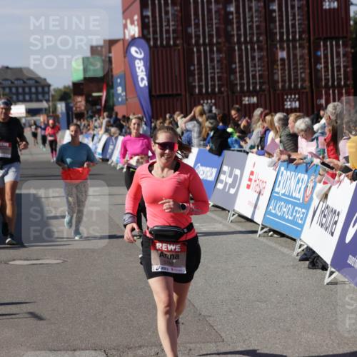 03.10.2025 - Köhlbrandbrückenlauf Jannik Wohlers http://msf.ph/oto/9110390 03.10.2025 13:30:08 Ziel 4459, 5038, 5079, 5151, 5153, 5161, 5369, 5398 meine-sportfotos.de