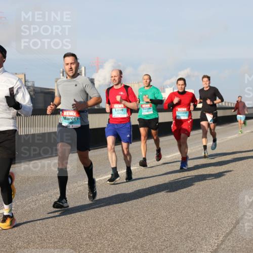 03.10.2025 - Köhlbrandbrückenlauf Lena Gebhardt http://msf.ph/oto/9110392 03.10.2025 09:41:36 Position 2 1069, 3491 meine-sportfotos.de