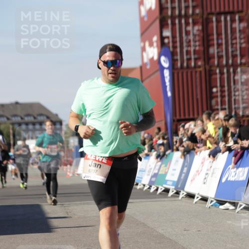 03.10.2025 - Köhlbrandbrückenlauf Jannik Wohlers http://msf.ph/oto/9110393 03.10.2025 13:00:22 Ziel 4020, 4163, 4250, 4275, 6236, 6490, 6707, 6714, 6760, 6798 meine-sportfotos.de