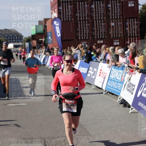 03.10.2025 - Köhlbrandbrückenlauf Jannik Wohlers http://msf.ph/oto/9110396 03.10.2025 13:30:08 Ziel 4459, 5038, 5079, 5151, 5153, 5161, 5369, 5398 meine-sportfotos.de