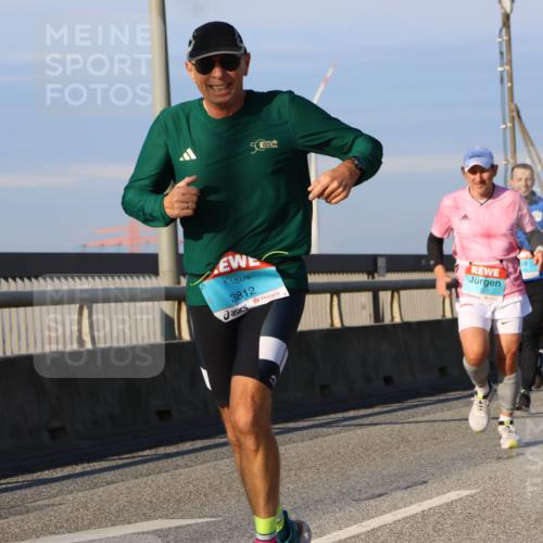 03.10.2025 - Köhlbrandbrückenlauf Strokosch-Dieckow http://msf.ph/oto/9110410 03.10.2025 09:42:14 Position 2 3812, 1321 meine-sportfotos.de