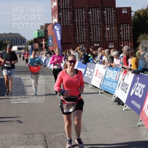 03.10.2025 - Köhlbrandbrückenlauf Jannik Wohlers http://msf.ph/oto/9110414 03.10.2025 13:30:08 Ziel 4459, 5038, 5079, 5151, 5153, 5161, 5369, 5398 meine-sportfotos.de