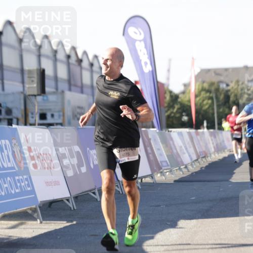 03.10.2025 - Köhlbrandbrückenlauf Jannik Wohlers http://msf.ph/oto/9110420 03.10.2025 13:00:23 Ziel 4163, 4250, 4275, 6236, 6490, 6707, 6714, 6760, 6798 meine-sportfotos.de