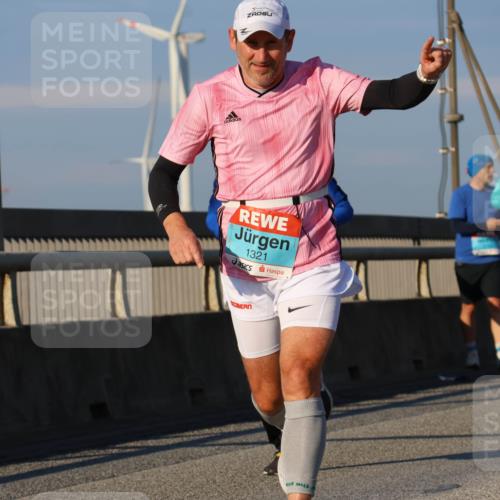 03.10.2025 - Köhlbrandbrückenlauf Strokosch-Dieckow http://msf.ph/oto/9110421 03.10.2025 09:42:15 Position 2 1321 meine-sportfotos.de