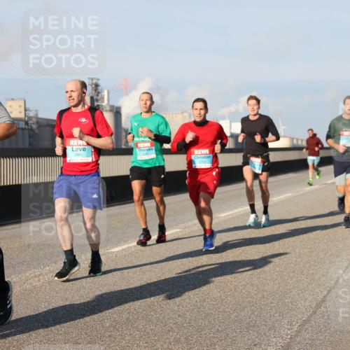 03.10.2025 - Köhlbrandbrückenlauf Lena Gebhardt http://msf.ph/oto/9110429 03.10.2025 09:41:37 Position 2 1069, 3491, 3705 meine-sportfotos.de
