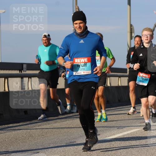 03.10.2025 - Köhlbrandbrückenlauf Strokosch-Dieckow http://msf.ph/oto/9110433 03.10.2025 09:42:17 Position 2 1084, 1370, 3516 meine-sportfotos.de