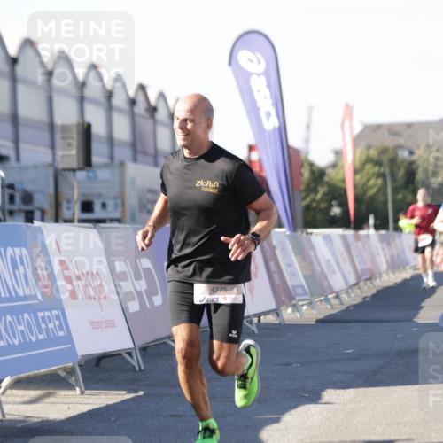03.10.2025 - Köhlbrandbrückenlauf Jannik Wohlers http://msf.ph/oto/9110434 03.10.2025 13:00:23 Ziel 4163, 4250, 4275, 6236, 6490, 6707, 6714, 6760, 6798 meine-sportfotos.de