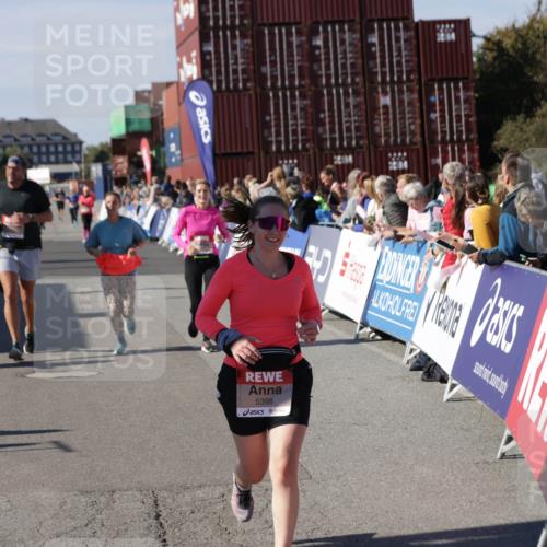 03.10.2025 - Köhlbrandbrückenlauf Jannik Wohlers http://msf.ph/oto/9110437 03.10.2025 13:30:08 Ziel 4459, 5038, 5079, 5151, 5153, 5161, 5369, 5398 meine-sportfotos.de